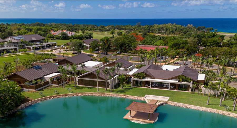 Villas de Casa de Campo® junto a la laguna